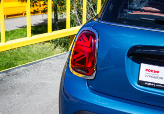 Подержанный автомобиль MINI Hatch 2021 года (15 фото)