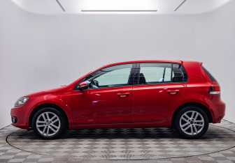 Подержанный автомобиль Volkswagen Golf Hatchback 2012 года (2 фото)