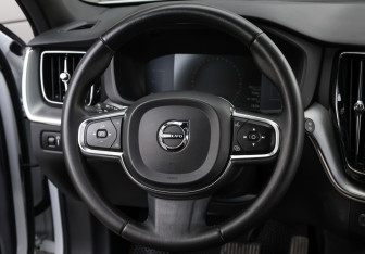 Подержанный автомобиль Volvo XC60 2021 года (18 фото)
