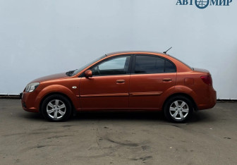 Подержанный автомобиль Kia Rio Sedan 2010 года (8 фото)