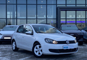 Подержанный автомобиль Volkswagen Golf Hatchback 2011 года (3 фото)