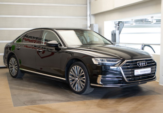 Подержанный автомобиль Audi A8 2022 года (37 фото)
