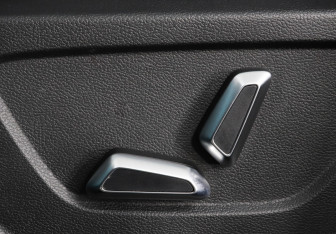 Подержанный автомобиль Geely Coolray 2023 года (16 фото)