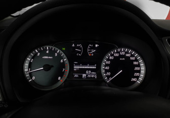 Подержанный автомобиль Nissan Sentra Sedan 2015 года (10 фото)