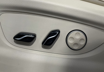 Подержанный автомобиль Voyah Dream 2025 года (15 фото)