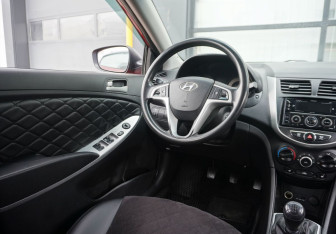 Подержанный автомобиль Hyundai Solaris Sedan 2011 года (11 фото)