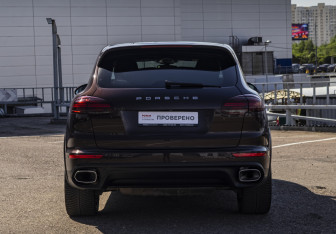 Подержанный автомобиль Porsche Cayenne 2016 года (7 фото)