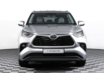 Подержанный автомобиль Toyota Highlander 2021 года (2 фото)