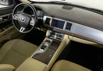 Подержанный автомобиль Jaguar XF Sedan 2014 года (9 фото)