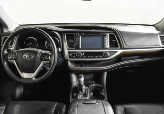 Подержанный автомобиль Toyota Highlander 2014 года (7 фото)