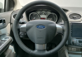 Подержанный автомобиль Ford Focus Sedan 2010 года (12 фото)