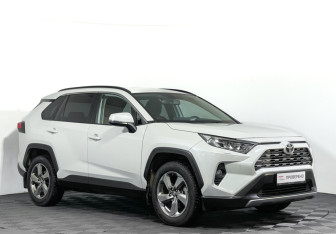 Подержанный автомобиль Toyota RAV4 2022 года (3 фото)