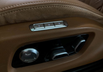Подержанный автомобиль Hongqi H9 2023 года (17 фото)