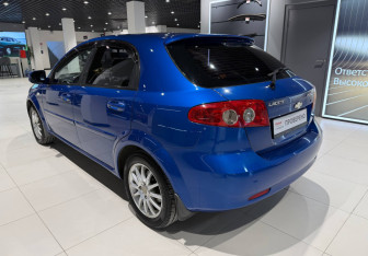 Подержанный автомобиль Chevrolet Lacetti Hatchback 2011 года (4 фото)
