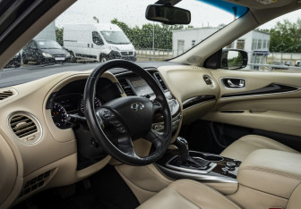 Подержанный автомобиль Infiniti QX60 2019 года (9 фото)