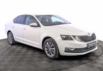 Подержанный автомобиль Skoda Octavia Liftback 2022 года (3 фото)