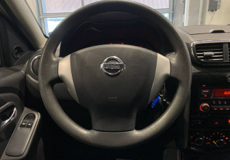 Подержанный автомобиль Nissan Terrano 2014 года (14 фото)