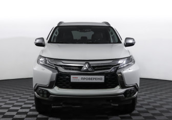Подержанный автомобиль Mitsubishi Pajero Sport 2017 года (2 фото)