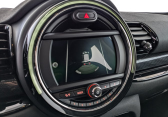 Подержанный автомобиль MINI Clubman Wagon 2018 года (27 фото)