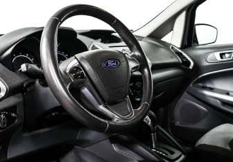 Подержанный автомобиль Ford EcoSport 2015 года (8 фото)