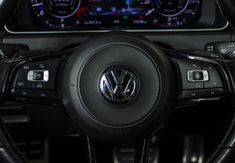 Подержанный автомобиль Volkswagen Golf R Wagon 2018 года (12 фото)