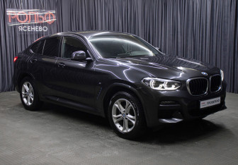 Подержанный автомобиль BMW X4 2021 года (3 фото)