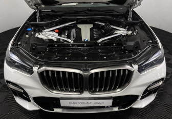 Подержанный автомобиль BMW X5 2021 года (10 фото)