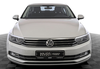 Подержанный автомобиль Volkswagen Passat Sedan 2019 года (2 фото)