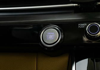 Подержанный автомобиль Kia Carnival 2020 года (17 фото)