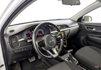 Подержанный автомобиль Kia Rio Sedan 2020 года (16 фото)