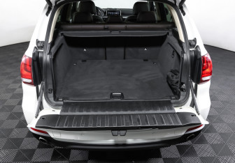 Подержанный автомобиль BMW X5 2017 года (10 фото)