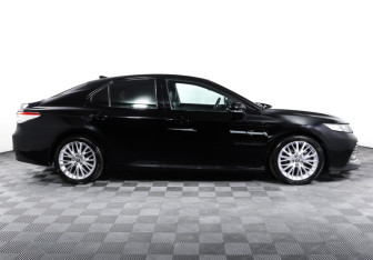 Подержанный автомобиль Toyota Camry Sedan 2018 года (4 фото)