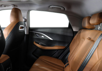 Подержанный автомобиль Omoda C5 2023 года (12 фото)