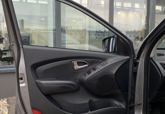 Подержанный автомобиль Hyundai ix35 2012 года (17 фото)