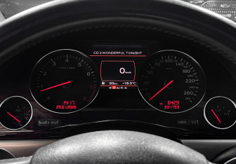 Подержанный автомобиль Audi A8 2007 года (28 фото)