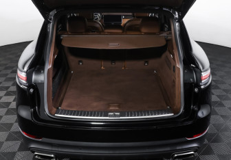 Подержанный автомобиль Porsche Cayenne 2018 года (10 фото)