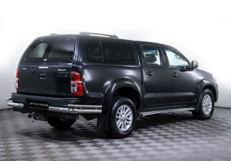 Подержанный автомобиль Toyota Hilux 2013 года (3 фото)