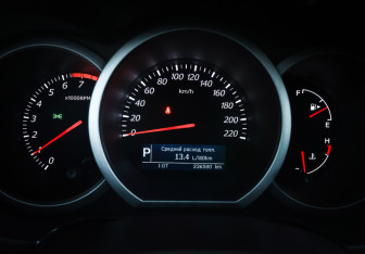 Подержанный автомобиль Suzuki Grand Vitara 2008 года (16 фото)