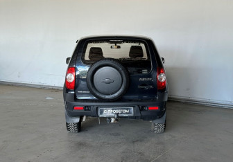 Подержанный автомобиль Chevrolet Niva 2015 года (5 фото)