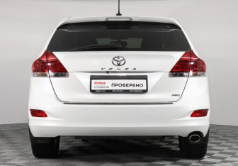 Подержанный автомобиль Toyota Venza 2015 года (6 фото)