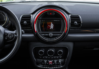 Подержанный автомобиль MINI Clubman Wagon 2019 года (11 фото)