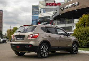 Подержанный автомобиль Nissan Qashqai 2012 года (4 фото)
