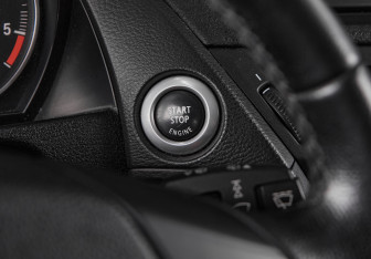 Подержанный автомобиль BMW X1 2011 года (12 фото)