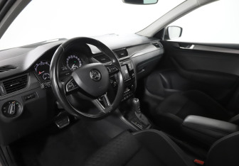 Подержанный автомобиль Skoda Rapid Liftback 2018 года (13 фото)