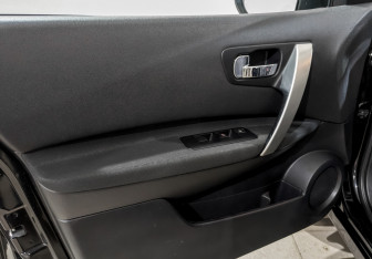 Подержанный автомобиль Nissan Qashqai 2013 года (19 фото)