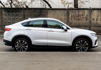 Подержанный автомобиль Geely Tugella 2022 года (4 фото)