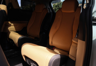 Подержанный автомобиль Kia Carnival 2021 года (9 фото)