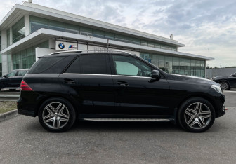 Подержанный автомобиль Mercedes-Benz GLE 2015 года (4 фото)