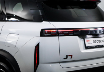 Подержанный автомобиль Jaecoo J7 2024 года (16 фото)