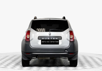 Подержанный автомобиль Renault Duster 2015 года (6 фото)